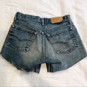 LEVI VINTAGE CUTOFF SHORTS